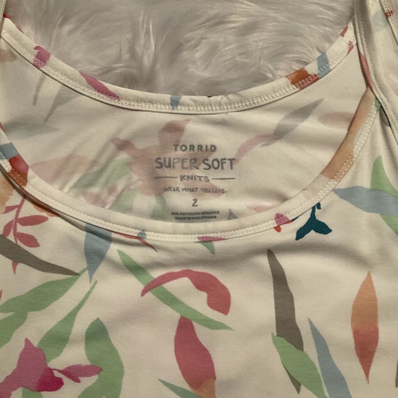 Torrid floral tank size 2X - Picture 2 of 3